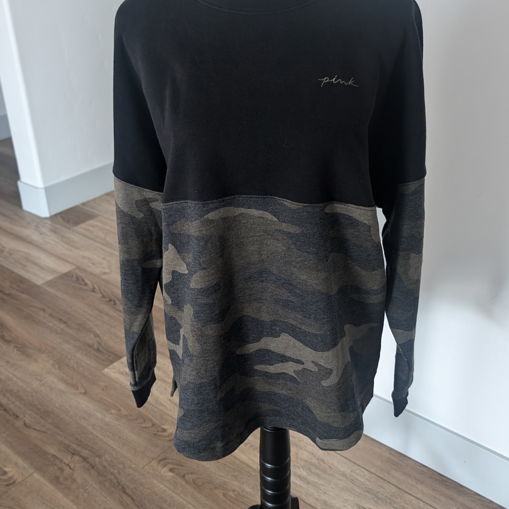 PINK Victoria's Secret Black and Camouflage Men's Sweater - Picture 4 of 13